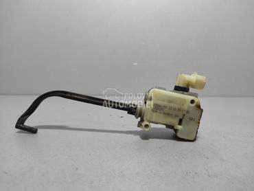 MOTORIC POKLOPCA REZERVOARA za Opel Insignia