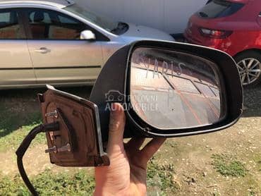 DESNI RETROVIZOR za Toyota Yaris
