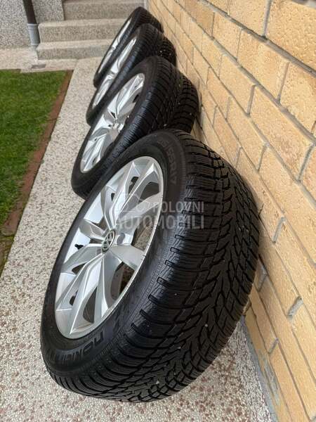 Nokian 215/55 R17 Zimska