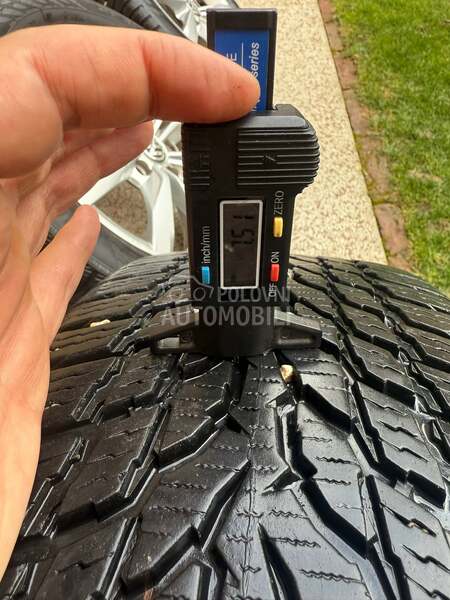 Nokian 215/55 R17 Zimska