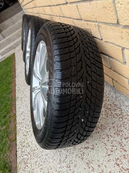 Nokian 215/55 R17 Zimska