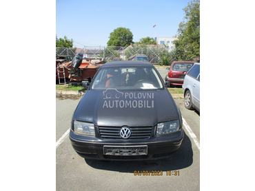 Volkswagen Bora 1.6 SR -  kompletan auto u delovima