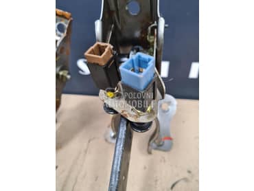 prekidaci pedale kocnice za Nissan Terrano od 1995. do 2005. god.