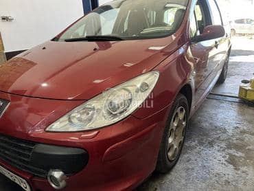 Peugeot 307 2006. god. -  kompletan auto u delovima