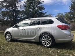 Opel Astra J -  kompletan auto u delovima