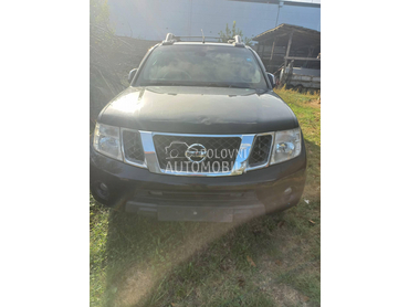 farovi za Nissan Navara od 2010. do 2015. god.