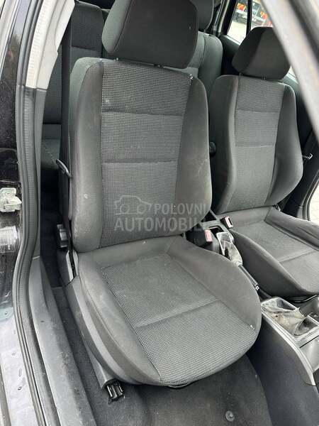 Opel Astra H 2008. god. -  kompletan auto u delovima