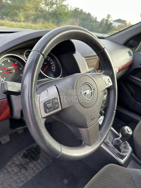 Opel Astra 2007. god. -  kompletan auto u delovima