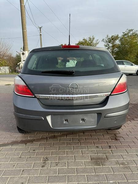 Opel Astra 2007. god. -  kompletan auto u delovima