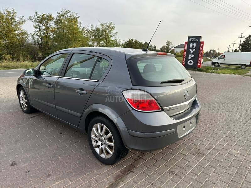 Opel Astra 2007. god. -  kompletan auto u delovima