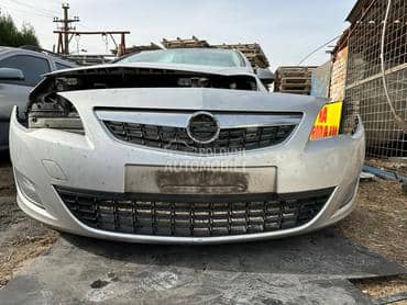 Opel Astra J 2013. god. -  kompletan auto u delovima