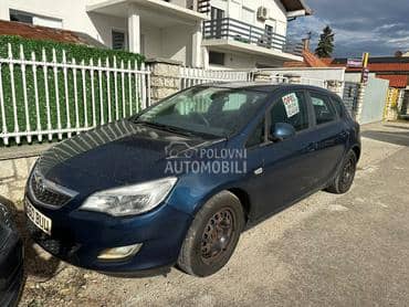 Opel Astra J 2012. god. -  kompletan auto u delovima