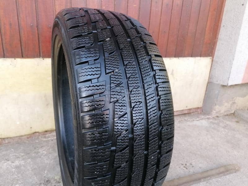 Kumho 225/45 R17 Zimska