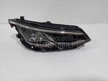 desni far za Volkswagen Golf 8