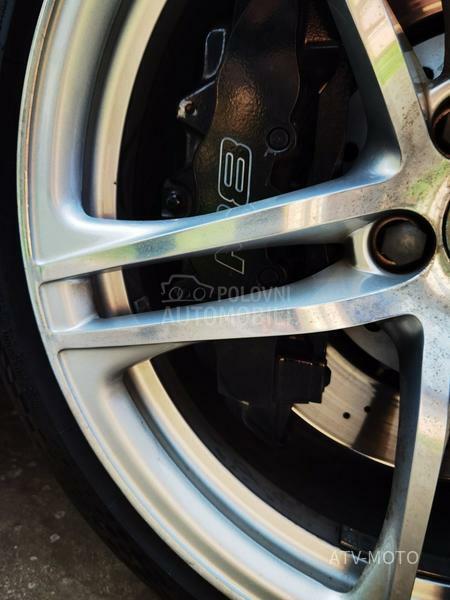 Audi R8 4.2 FSI CARBON