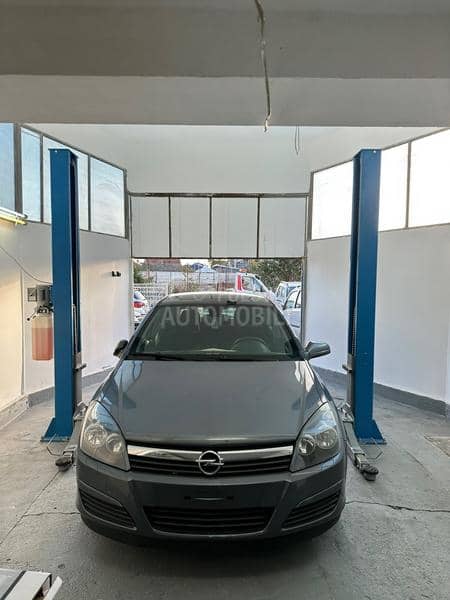 Opel Astra H 2008. god. -  kompletan auto u delovima