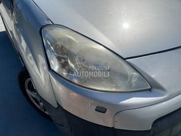 desni far za Peugeot Partner od 1996. do 2009. god.