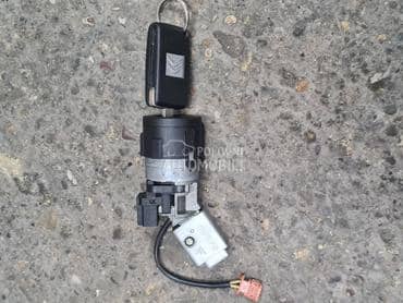 Kontakt brava sa ključem za Citroen C8 od 2006. do 2014. god.