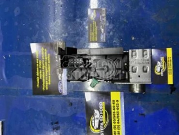 Brava prednjih  desnih vrata za Ford Tourneo Connect od 2008. do 2012. god.