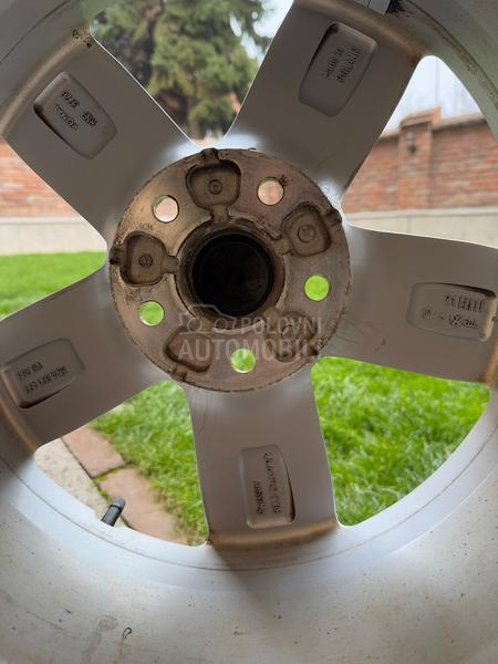 Bridgestone 215/65 R17 Zimska