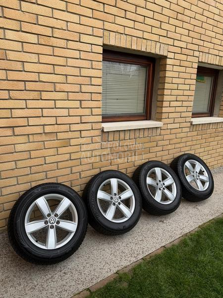 Bridgestone 215/65 R17 Zimska