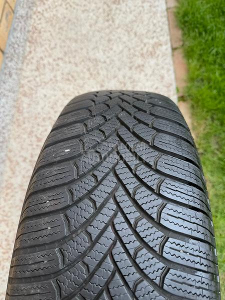 Bridgestone 215/65 R17 Zimska