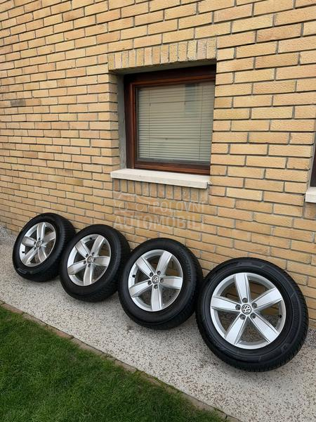 Bridgestone 215/65 R17 Zimska