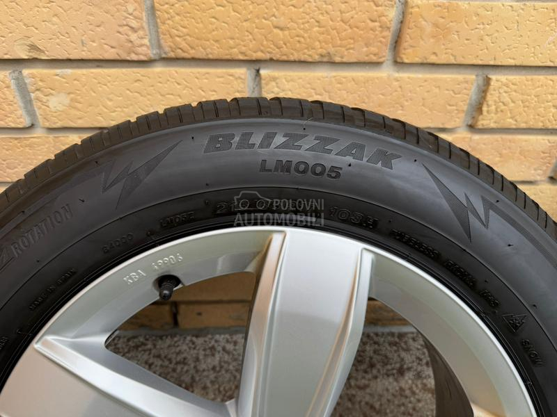 Bridgestone 215/65 R17 Zimska