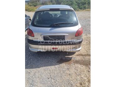 Branik zadnji za Peugeot 206 od 2001. do 2005. god.