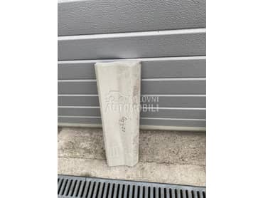 Lajsna na zadnjim  vratima za Audi Q2