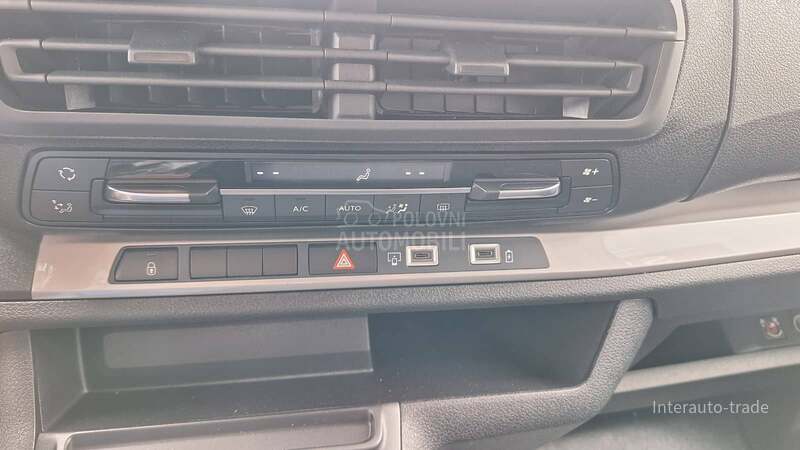 Opel Vivaro 2.0D AT8, 9 sedista ODMAH