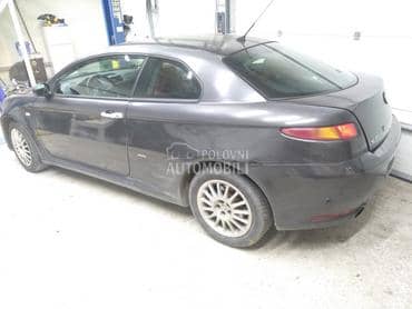 Branik zadnji kod boje 639 za Alfa Romeo GT