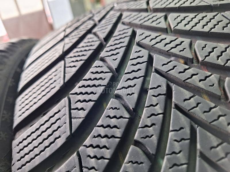 Semperit 245/40 R18 Zimska