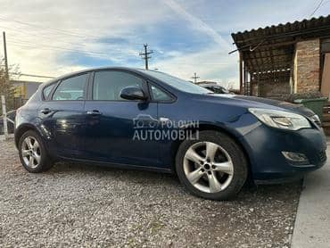 Opel Astra J 2010. god. -  kompletan auto u delovima