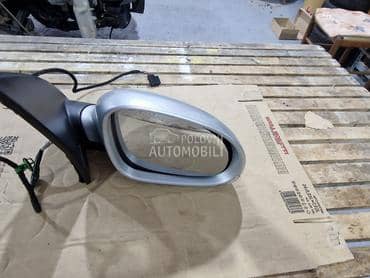 desni retrovizor za Volkswagen Golf 5 od 2004. do 2005. god.