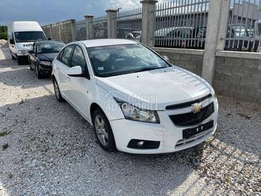 Chevrolet Cruze -  kompletan auto u delovima