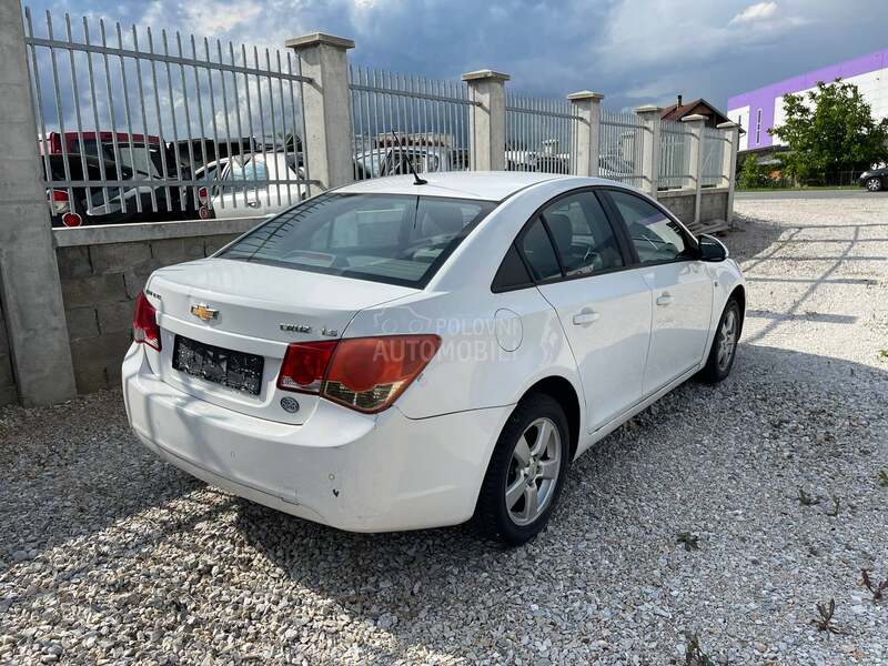 Chevrolet Cruze -  kompletan auto u delovima