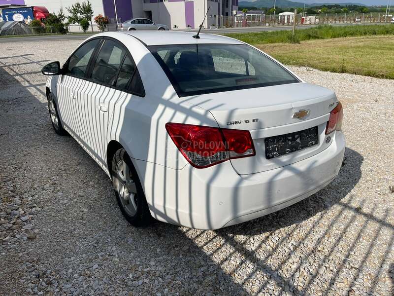 Chevrolet Cruze -  kompletan auto u delovima