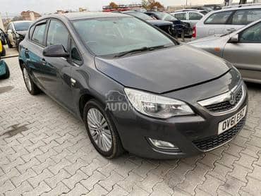 Opel Astra J -  kompletan auto u delovima