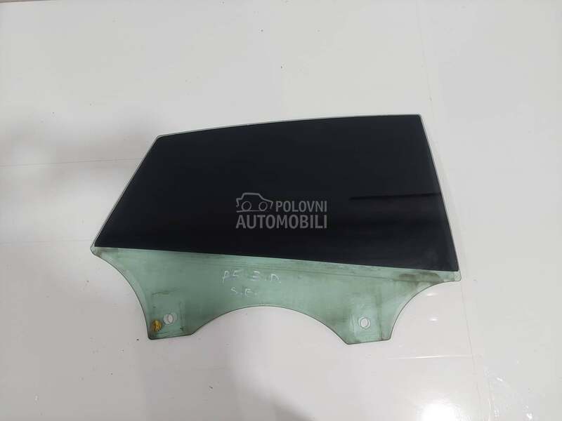 zadnje desno staklo