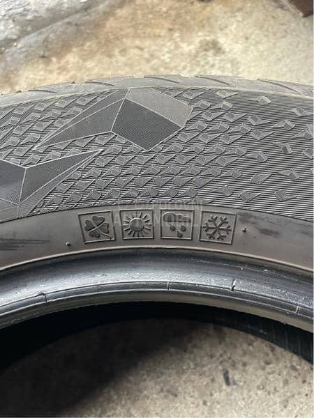 Vredestein 215/60 R17 Sve sezone