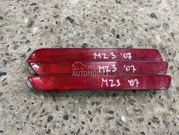 Katadiopter u zadnjem braniku za Mazda 3 od 2006. do 2008. god.