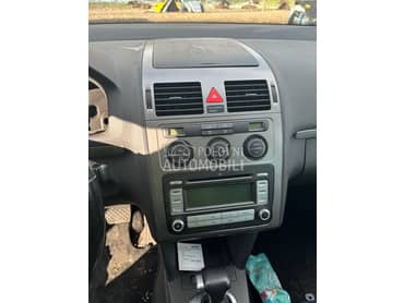 Radio cd ispravan za Volkswagen Caddy, Golf 5, Golf 6 ...