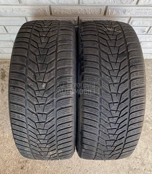 Hankook 235/45 R18 Zimska
