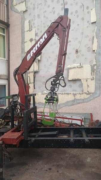 Prikolica sa dizalicom