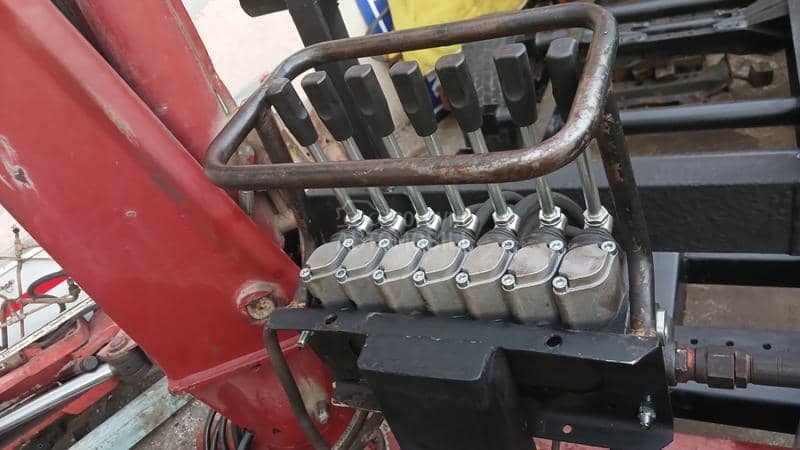 Prikolica sa dizalicom