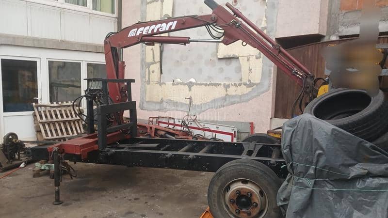 Prikolica sa dizalicom