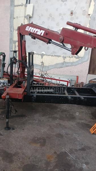 Prikolica sa dizalicom