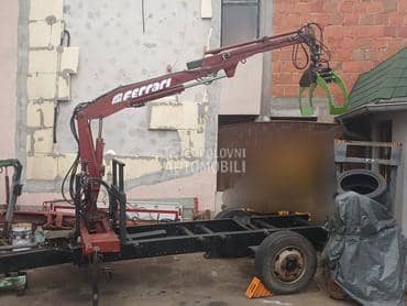 Prikolica sa dizalicom