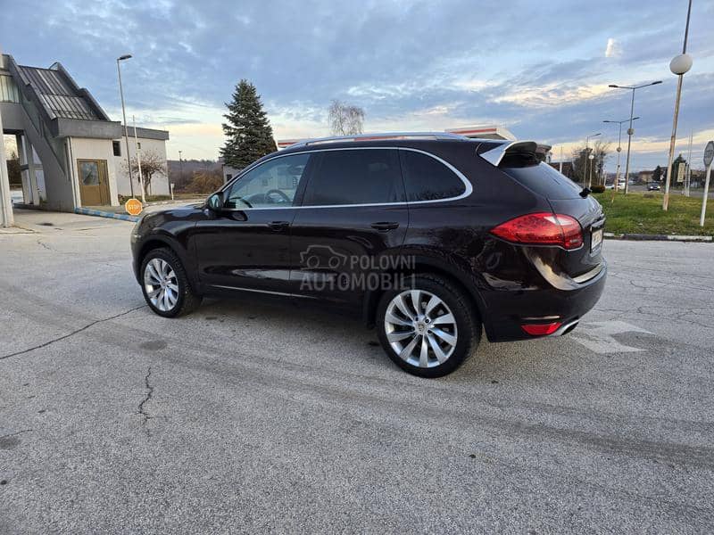 Porsche Cayenne platinum edition